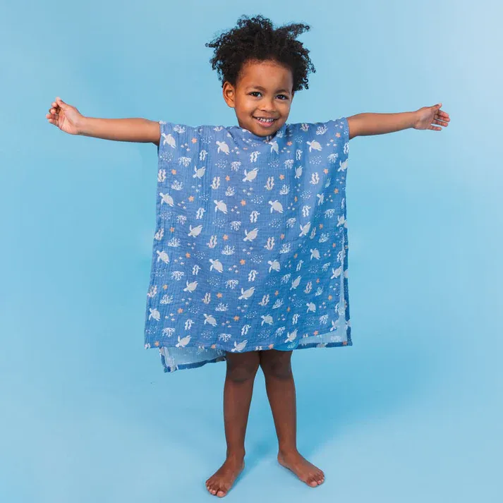 Beach_20Poncho_20-_20Blue_20-_20Coral_20Bliss_20-_2052_20x_2052_20cm_x40apz.webp