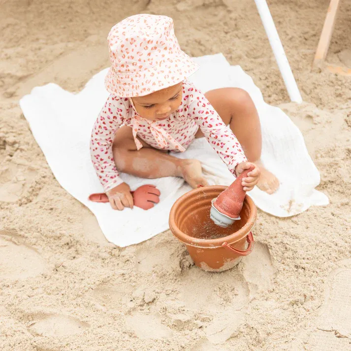 Sunhat-Old-Pink-Leopard-impression-picture-3.webp